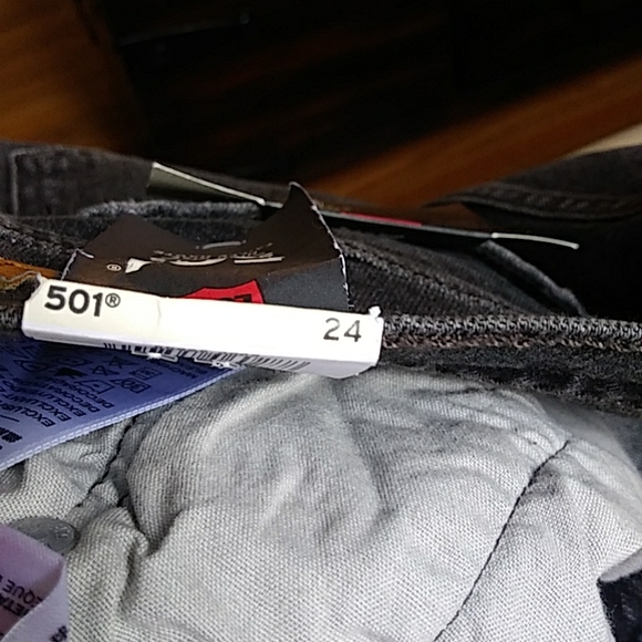 NWT. Levis 501 shorts. - Picture 11 of 17